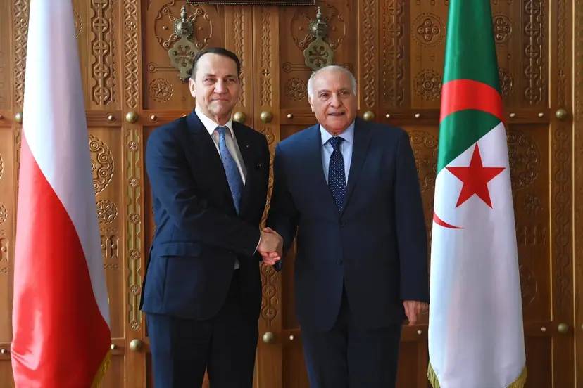 السيد عطاف يستقبل نظيره البولندي